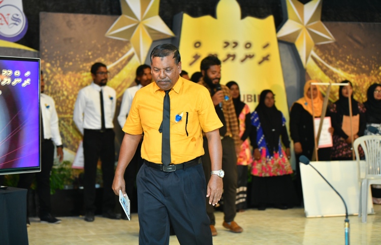 ބޮޑު ޓީޗަރުގެ ކުއްލި މަރުން އެންމެން ރޮއްވާލައިފި