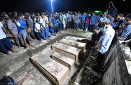 During the funeral held in HDh.Hanimaadhoo for the five victims who lost their lives after the speedboat they were travelling in capsized in late August 2019. PHOTO: HUSSAIN WAHEED / MIHAARU