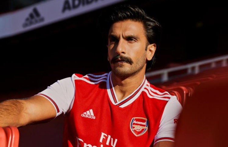 ބޮލީވުޑްގެ ޚަބަރުތައް ކުރުކޮށް