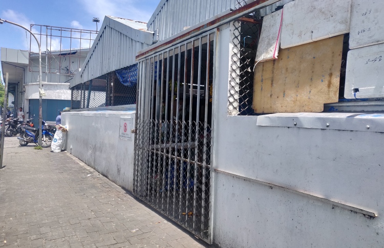 ތަނެއް ނުދައްކައި މާރުކޭޓް ބަންދުކުރުމުން ކަންބޮޑުވެއްޖެ