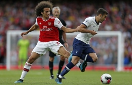 Arsenal's French midfielder Matteo Guendouzi (L) vies with Tottenham Hotspur's English midfielder Harry Winks (R) during the English Premier League football match between Arsenal and Tottenham Hotspur at the Emirates Stadium in London on September 1, 2019. (Photo by Ian KINGTON / IKIMAGES / AFP) / 