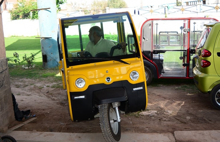 ޕާކިސްތާނަށް ކަރަންޓް ރިކްޝާ ތައާރަފުކުރަނީ