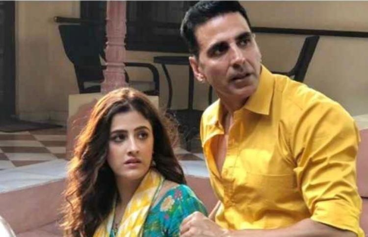 ކްރިތީގެ ކޮއްކޮއާ އެކު އަކްޝޭގެ ވީޑިއޯ ލަވައެއް