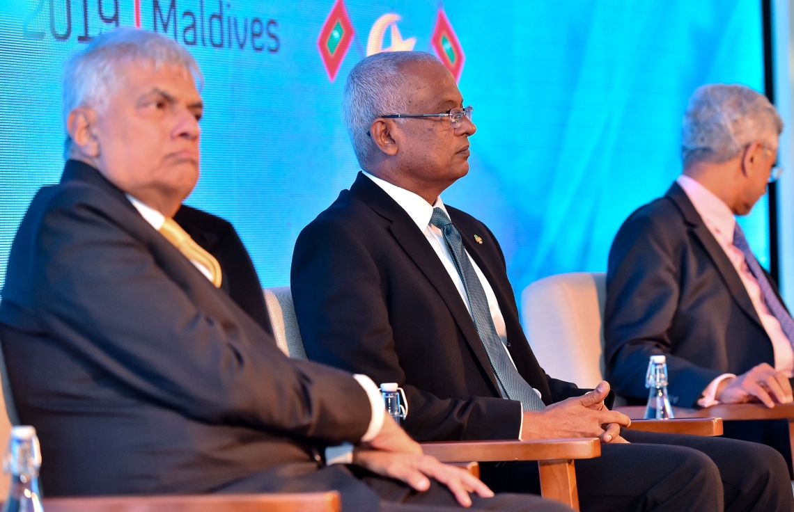 ޕެރެޑައިސް އައިލެންޑް ރިސޯޓް: ސެޕްޓެމްބަރު 3، 2019: ހަތަރުވަނަ އިންޑިއަން އޯޝަން ކޮންފަރެންސް (އައިއޯސީ) ފެށުމަށް ޕެރެޑައިސް އައިލެންޑް ރިސޯޓުގައި ބޭއްވި ހަފުލާގައި ރައީސް އިބްރާހިމް މުހައްމަދު ސޯލިހު(މ) ބައިވެރިވެ ވަޑައިގަންނަވަނީ.-- ފޮޓޯ: ރައީސް އޮފީސް