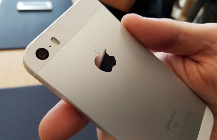 "އައިފޯން އެސްއީ" އަލުން އުފައްދަނީ