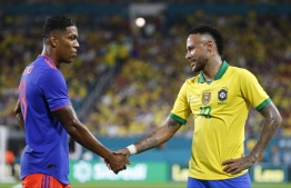 Brazil's foward Neymar Jr. (R) shake hands with Colombia's foward Orlando Berrio (L) during their international friendly football match between Brazil and Colombia at Hard Rock Stadium in Miami, Florida, on September 6, 2019. (Photo by RHONA WISE / AFP)