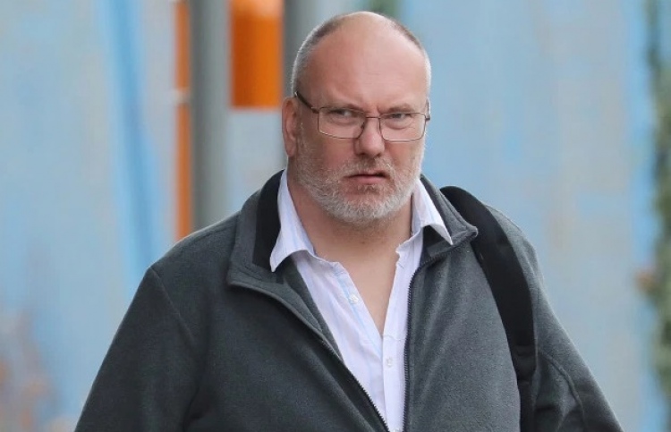 ބޮންޑު ފިލްމުގެ ސެޓަށް ސިއްރު ކެމެރާ ވެއްދުމުން ޖަލަށް