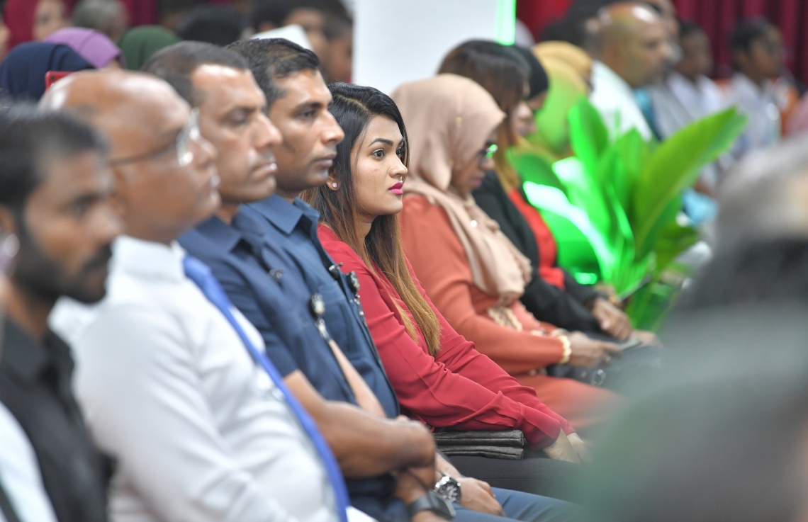 މާލެ: ސެޕްޓެމްބަރު 7، 2019: 33 ވަނަ ގައުމީ ގުރުއާން މުބާރާތުގެ ނަތީޖާ ފާޅުކުރުމަށް އިސްލާމީ މަރުކަޒުގައި ބޭއްވި ރަސްމިއްޔާތުގައި ސަރުކާރުގެ ބައެއް އިސްވެރިން ބައިވެރިވެ ވަޑައިގަންނަވަނީ.-- ފޮޓޯ: ރައީސް އޮފީސް
