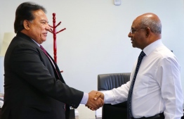 Minister of Foreign Affairs Abdulla Shahid meets Sri Lankan Ambassador to Maldives Retired Major General A.B. Thoradeniya. PHOTO: MINISTRY OF FOREIGN AFFAIRS