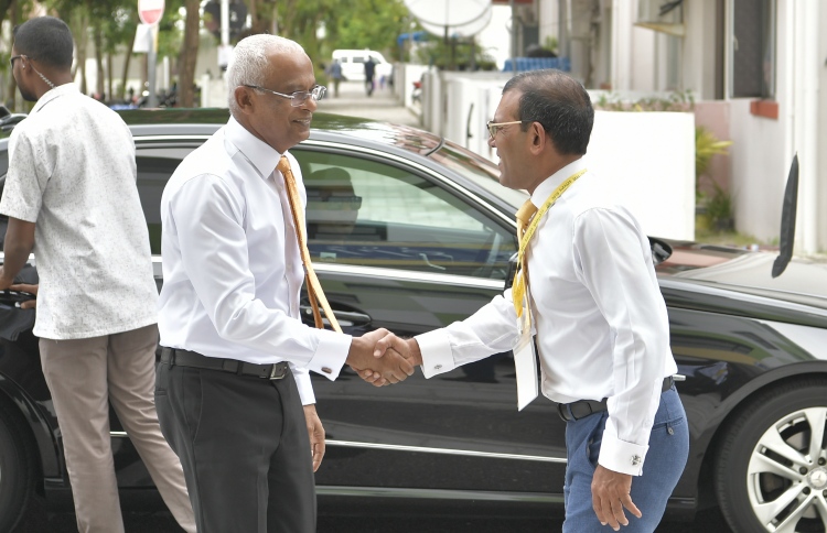 ހަރުކަށި މީހުން ރުއްސުން ރައީސް ހުއްޓާލަންޖެހޭ: ނަޝީދު