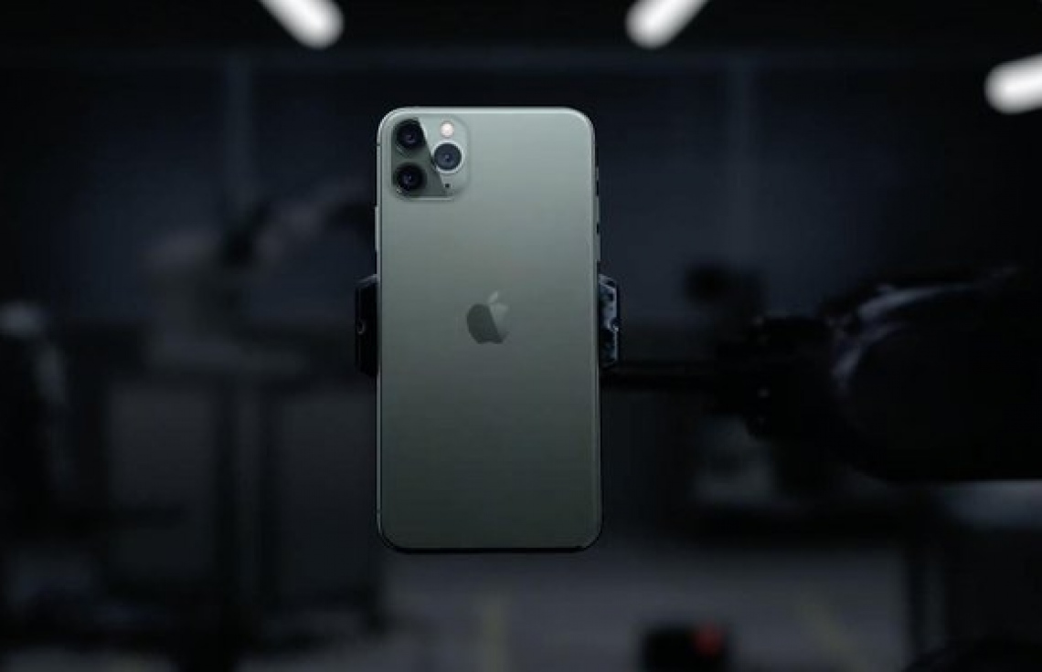 އެޕަލްގެ އާ އުފެއްދުންތައް ދައްކާލުމަށް ބޭއްވި ހާއްސަ ހަފުލާގައި ތިން މޮޑެލްއެއްގެ ފޯނު ވަނީ ތައާރަފްކޮށްފައި. އެއީ އައިފޯން 11، އައިފޯން 11 ޕްރޯ އަދި އައިފޯން 11 ޕްރޯ މެކްސް. މީގެ އިތުރުން އެޕަލް ވޮޗް ސީރީޒް 5 އާއި އައިޕެޑް 7 ވެސް ވަނީ ތައާރަފްކޮށްފައި.