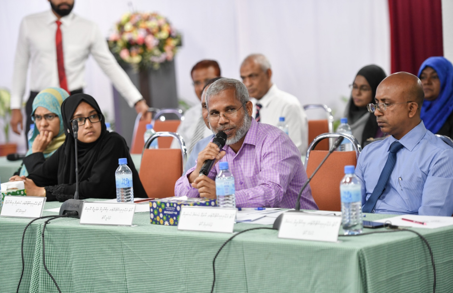 ޑިޕާޓްމަންޓް އޮފް ޖުޑިޝަލް އެޑްމިނިސްޓްރޭޝަން (ޑީޖޭއޭ) ގެ މަސައްކަތު ބައްދަލުވުން ފަށަން ރޭ ބޭއްވި ރަސްމިއްޔާތު. --- ފޮޓޯ: މަޖިލިސް