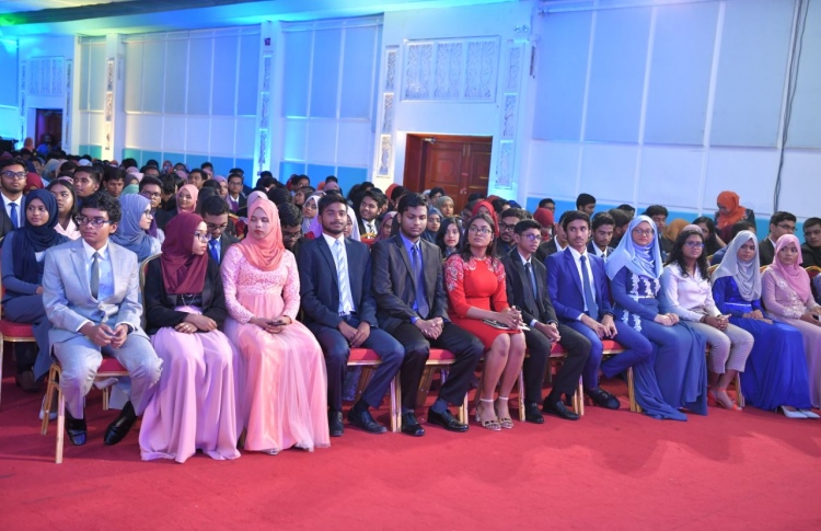 "ހެޔޮ ބަދަލެއް ގެންނަން މޮޅު ޓީޗަރުން އުފައްދަންޖެހޭ"