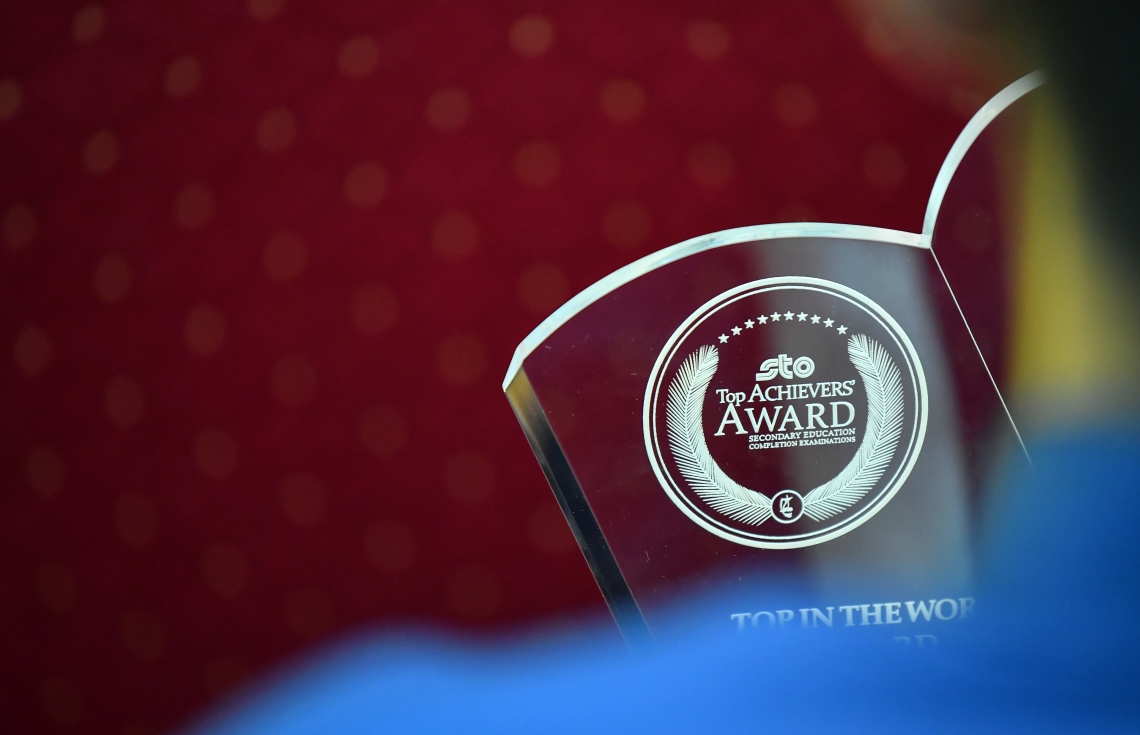 މާލެ: ސެޕްޓެމްބަރު 12، 2019: ސާނަވީ އިމްތިހާންގައި ބައިވެރިވެ ވަނަތައް ހޯދި ދަރިވަރުންނަށް އިނާމު ދިނުމަށް ދަރުބާރުގޭގައި ބޭއްވި ރަސްމިއްޔާތުގެ ތެރެއިން.---ފޮޓޯ: ހުސައިން ވަހީދު /މިހާރު