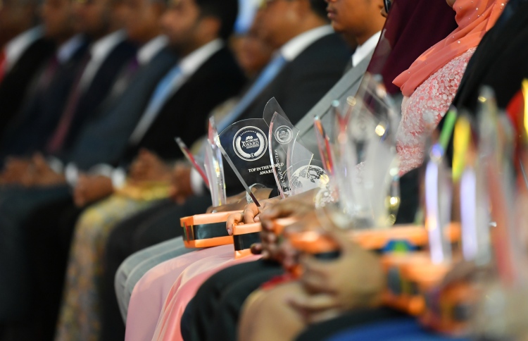 ގަދަ 10 ހޮވުމަކީ ހުއްޓާލަންޖެހޭ ކަމެއް: މިނިސްޓަރު