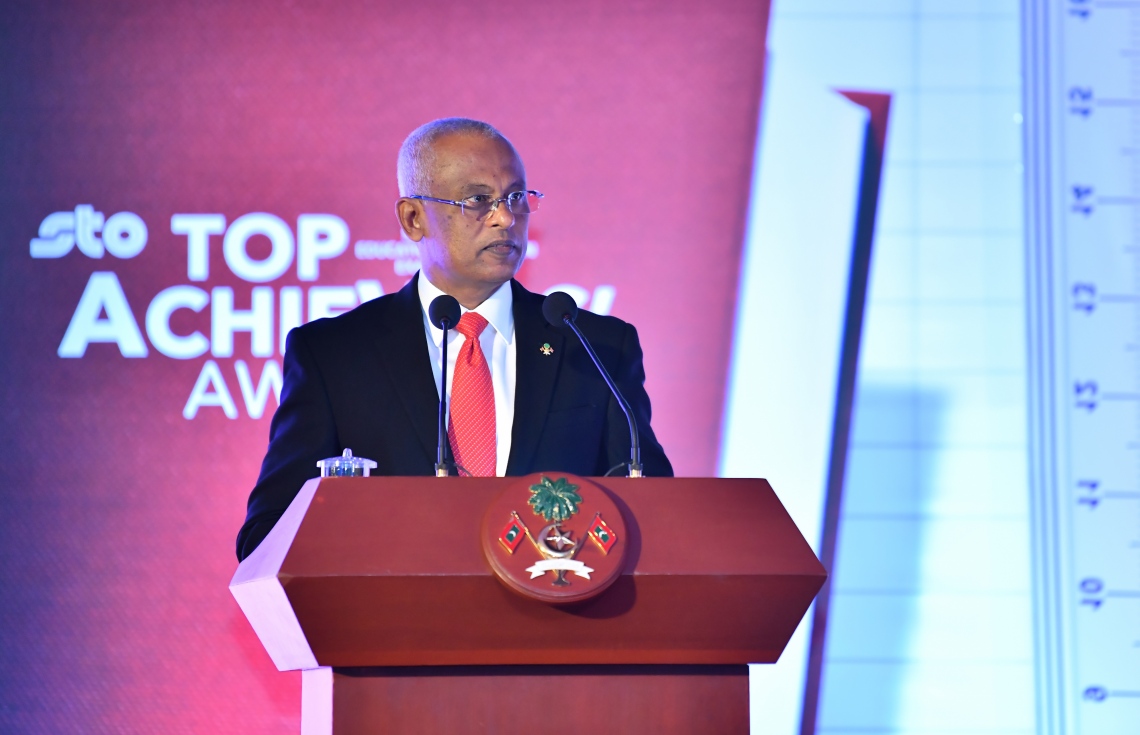 މާލެ: ސެޕްޓެމްބަރު 12، 2019: ސާނަވީ އިމްތިހާންގައި ބައިވެރިވެ ވަނަތައް ހޯދި ދަރިވަރުންނަށް އިނާމު ދިނުމަށް ދަރުބާރުގޭގައި ބޭއްވި ރަސްމިއްޔާތުގެ ތެރެއިން.---ފޮޓޯ: ހުސައިން ވަހީދު /މިހާރު