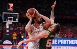 Spain's Marc Gasol (L) fights for the ball with Australia's Patty Mills during the Basketball World Cup semi-final game between Australia and Spain in Beijing on September 13, 2019. (Photo by Greg BAKER / AFP)