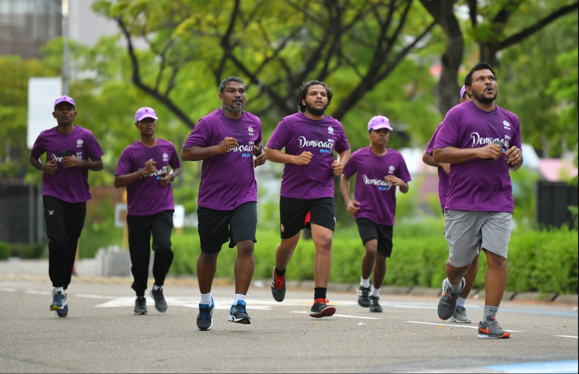 ހުޅުމާލެ: ސެޕްޓެމްބަރު 14، 2019: ބައިނަލްއަގުވާމީ ޑިމޮކްރަސީ ދުވަސް ފާހަގަކުރުމުގެ ގޮތުން އިލެކްޝަންސް ކޮމިޝަނުން އިންތިޒާމުކޮށްގެން ބޭއްވި "ޑިމޮކްރަސީ ރަން 2019"ގެ ތެރެއިން.---ފޮޓޯ: ހުސައިން ވަހީދު /މިހާރު