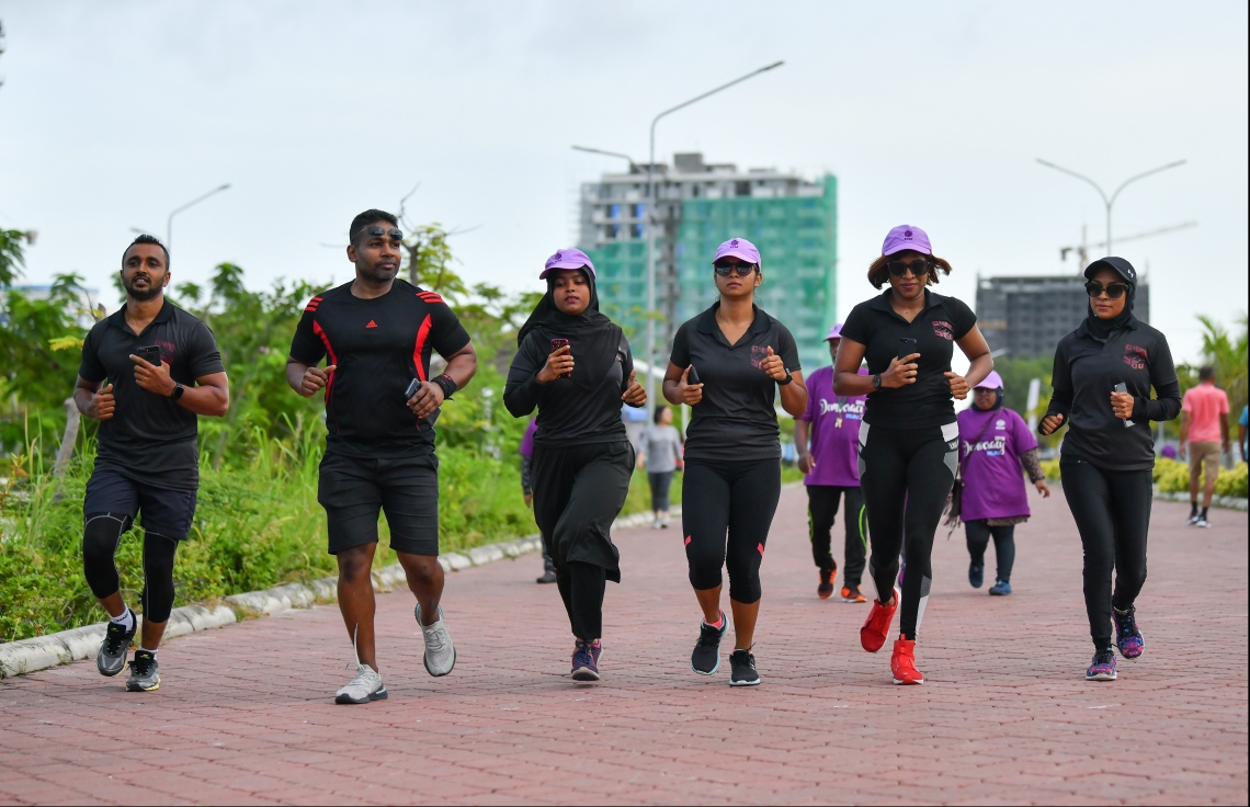 ހުޅުމާލެ: ސެޕްޓެމްބަރު 14، 2019: ބައިނަލްއަގުވާމީ ޑިމޮކްރަސީ ދުވަސް ފާހަގަކުރުމުގެ ގޮތުން އިލެކްޝަންސް ކޮމިޝަނުން އިންތިޒާމުކޮށްގެން ބޭއްވި "ޑިމޮކްރަސީ ރަން 2019"ގެ ތެރެއިން.---ފޮޓޯ: ހުސައިން ވަހީދު /މިހާރު