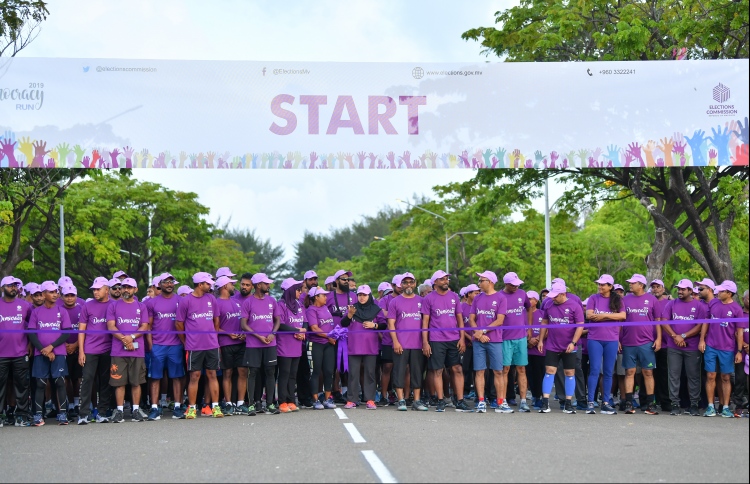 އީސީގެ މުވައްޒަފުންނަށް ޕްރޮމޯޝަން ނުދޭތާ އަށް އަހަރު