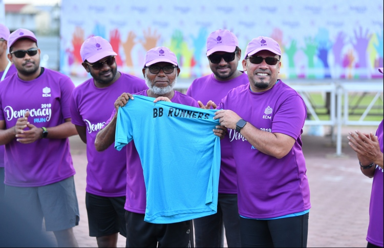 ކޮވިޑް-19އާ ގުޅިގެން އިންތިޚާބު ފަސްކުރަން އެދިއްޖެ