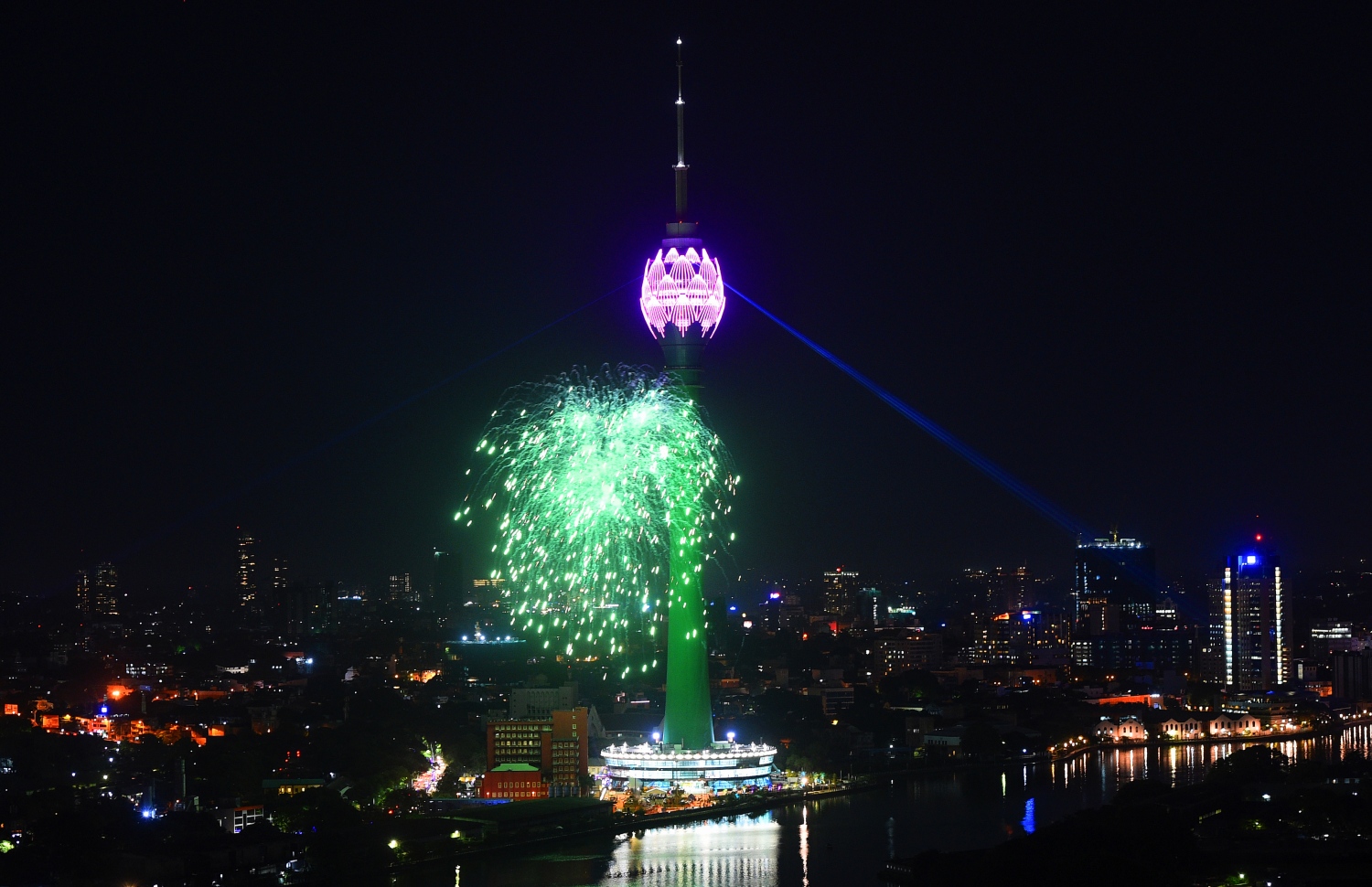 ލޮޓަސް ޓަވަރު ހުޅުވުމުގެ ރަސްމިއްޔާތުގައި ހަވާ އަރުވަނީ. --ފޮޓޯ:އޭއެފްޕީ