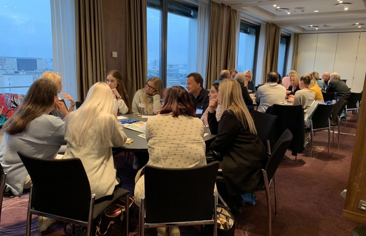 ޖަރުމަނާއި އޮސްޓްރިއާގައި ރޯޑްޝޯއެއް ފަށައިފި