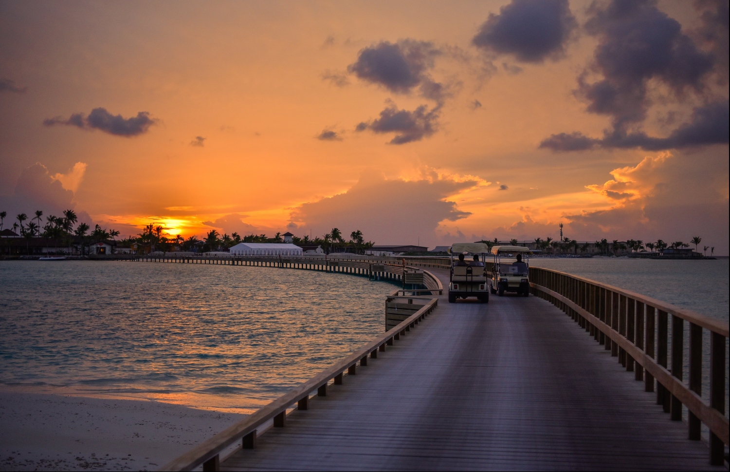 އަލަށް ހުޅުވި ކްރޮސްރޯޑްސްގެ ހާޑް ރޮކް ރިސޯޓަށް ދާ މަގު: މިއީ ވެސް ތަފާތު ރިސޯޓެއް -- ފޮޓޯ:ހުސައިން ވަހީދު/ މިހާރު