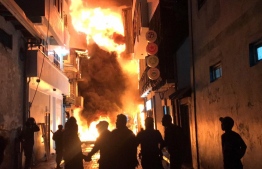 Fire breaks out in Henveiru ward and spread to neighbouring houses from the point of origin in the narrow road.
