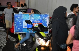 A large number of contributions were publicly donated to the various disaster management centres established throughout the island. PHOTO: HUSSAIN WAHEED / MIHAARU