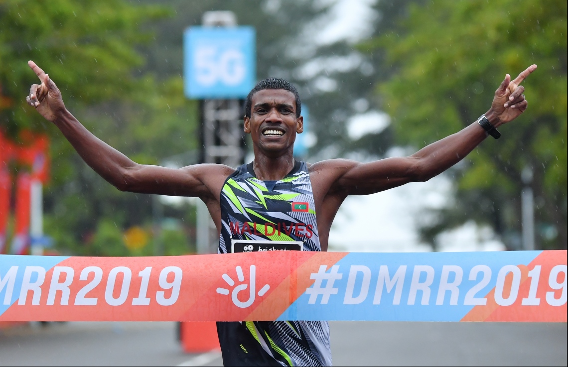 ހުޅުމާލެ: ސެޕްޓެމްބަރު 20، 2019: ރާއްޖޭގައި ބާއްވާ ދުވުމުގެ އެންމެ ބޮޑު ރޭސް ކަމަށްވާ، ދިރާގު މޯލްޑިވްސް ރޯޑް ރޭސްގެ މިއަހަރުގެ 5 ކިލޯމީޓަރު ދުވުމުގެ ތެރެއިން.---ފޮޓޯ: ހުސައިން ވަހީދު/މިހާރު