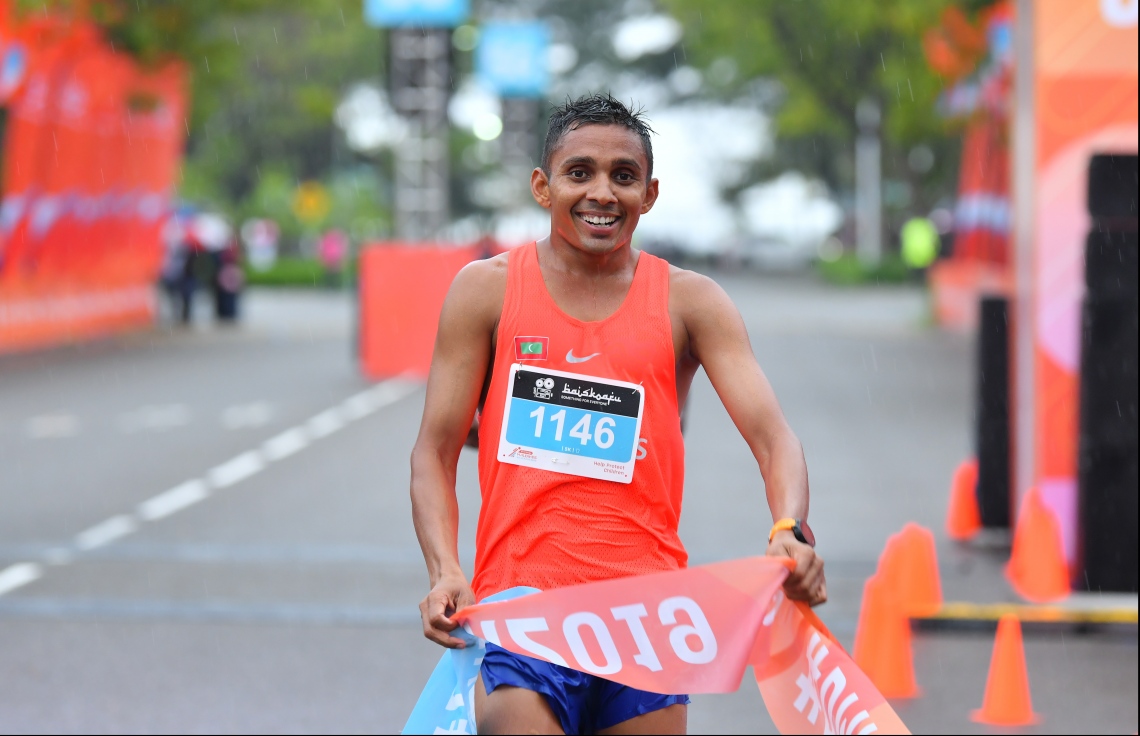 ހުޅުމާލެ: ސެޕްޓެމްބަރު 20، 2019: ރާއްޖޭގައި ބާއްވާ ދުވުމުގެ އެންމެ ބޮޑު ރޭސް ކަމަށްވާ، ދިރާގު މޯލްޑިވްސް ރޯޑް ރޭސްގެ މިއަހަރުގެ 5 ކިލޯމީޓަރު ދުވުމުގެ ތެރެއިން.---ފޮޓޯ: ހުސައިން ވަހީދު/މިހާރު