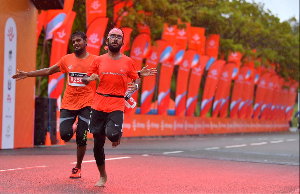 ހުޅުމާލެ: ސެޕްޓެމްބަރު 20، 2019: ރާއްޖޭގައި ބާއްވާ ދުވުމުގެ އެންމެ ބޮޑު ރޭސް ކަމަށްވާ، ދިރާގު މޯލްޑިވްސް ރޯޑް ރޭސްގެ މިއަހަރުގެ 5 ކިލޯމީޓަރު ދުވުމުގެ ތެރެއިން.---ފޮޓޯ: ހުސައިން ވަހީދު/މިހާރު