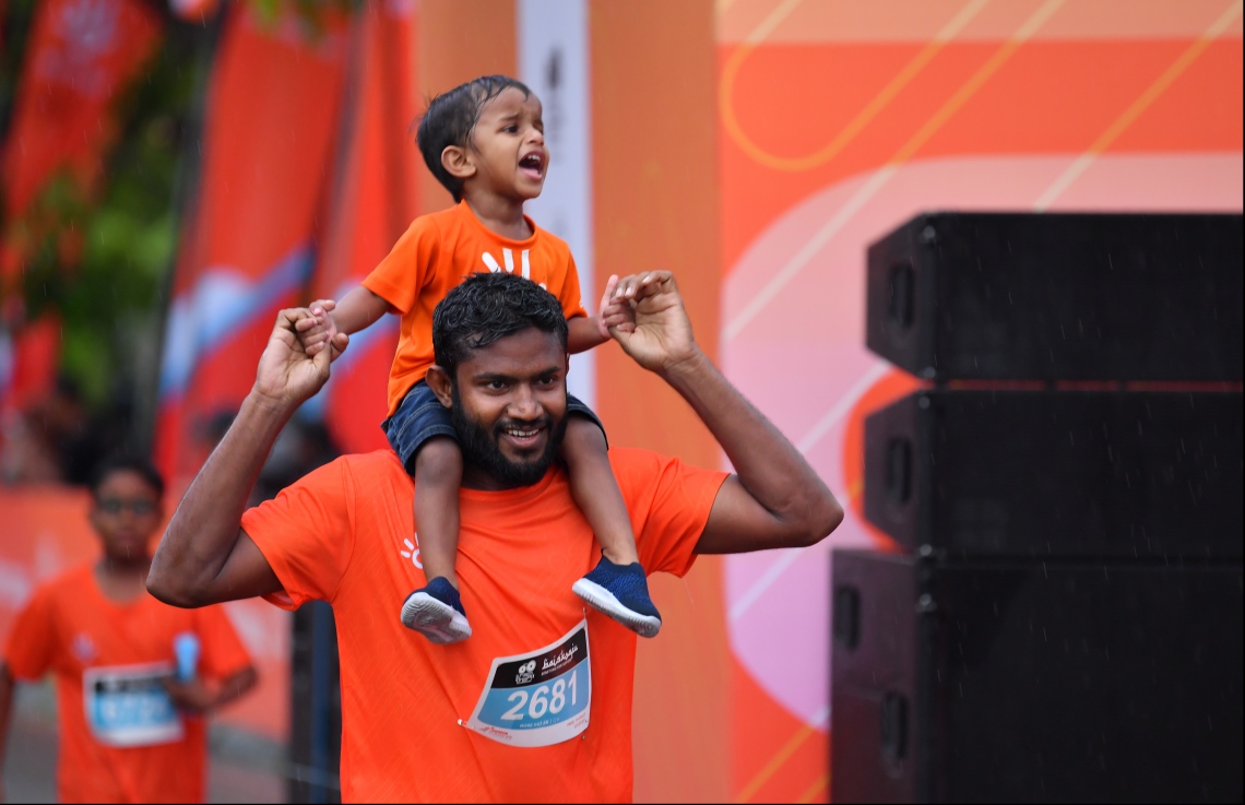 ހުޅުމާލެ: ސެޕްޓެމްބަރު 20، 2019: ރާއްޖޭގައި ބާއްވާ ދުވުމުގެ އެންމެ ބޮޑު ރޭސް ކަމަށްވާ، ދިރާގު މޯލްޑިވްސް ރޯޑް ރޭސްގެ މިއަހަރުގެ 5 ކިލޯމީޓަރު ދުވުމުގެ ތެރެއިން.---ފޮޓޯ: ހުސައިން ވަހީދު/މިހާރު