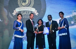 Resort Manager of Summer Island Maldives Mari Shareef (C) receiving one of the awards at the banquet. PHOTO: SOUTH ASIAN TRAVEL AWARDS