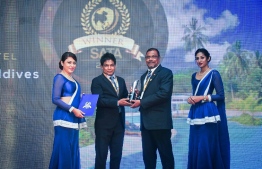 Resort Manager of Equator Village Mohamed Waheed (C-R) receiving the award at the banquet. PHOTO: SOUTH ASIAN TRAVEL AWARDS
