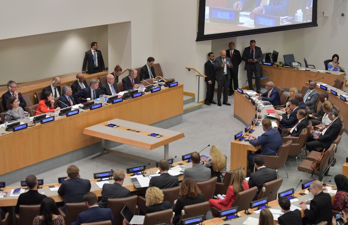 އެމެރިކާ: ސެޕްޓެމްބަރު 24، 2019: އ.ދ ގެ 74 ވަނަ އާންމު މަޖިލީހުގެ ހަވާސާގައި "ސްޓްރެޓީޖިކް ރެސްޕޮންސެސް ޓު ޓެރަރިސްޓް އެންޑް ވަޔަލެންޓް އެކްސްޓްރީމިޒަމް ލީޑާޒް ޑައިލޮގް" އާ ބެހޭ ގޮތުން ބޭއްވި ބައްދަލުވުމެއްގައި ރައީސް އިބްރާހިމް މުހައްމަދު ސޯލިހު ބައިވެރިވެ ވަޑައިގަންނަވަނީ.-- ފޮޓޯ: ރައީސް އޮފީސް