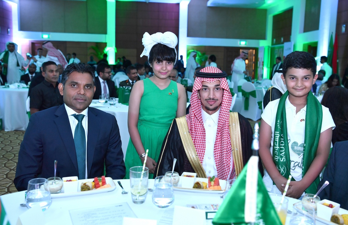 ކުރުނބާ މޯލްޑިވްސް: ސެޕްޓެމްބަރު 23، 2019: ސައުދީ އަރަބިއްޔާގެ 89 ވަނަ ގައުމީ ދުވަސް ފާހަގަކުރުމަށް ކުރުނބާ މޯލްޑިވްސްގައި ބޭއްވި ހަފުލާގައި ނައިބު ރައީސް ފައިސަލް ނަސީމް ބައިވެރިވެ ވަޑައިގަންނަވަނީ.-- ފޮޓޯ: ރައީސް އޮފީސް