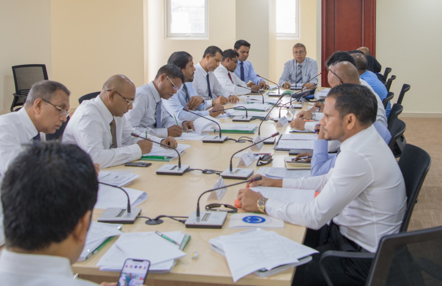 މަޖިލިހުގެ ގައުމީ ސަލާމަތާއި ހާރިޖީ ގުޅުންތަކުގެ ކޮމިޓީގެ ބައްދަލުވުމެއް ހިނގަނީ. --- ފޮޓޯ: މަޖިލިސް