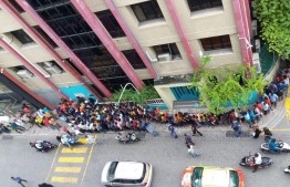 Migrant workers queuing outside the regularisation office of the Ministry of Economics. PHOTO: MIHAARU