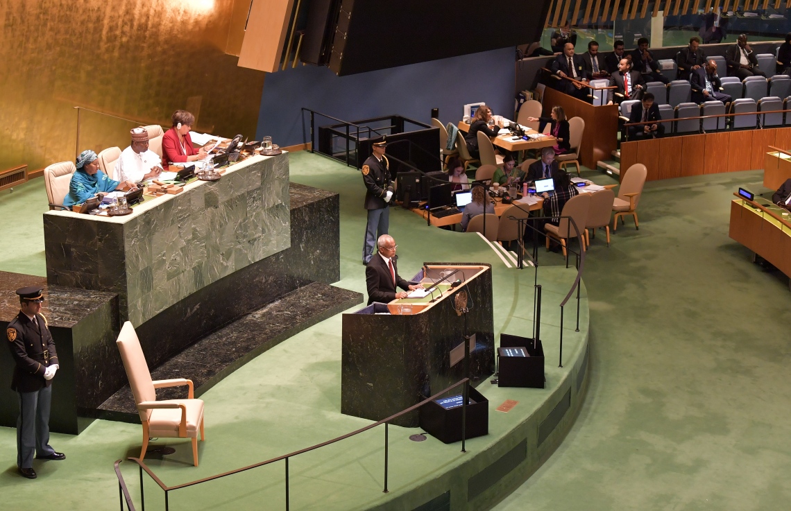 އެމެރިކާ، ނިއުޔޯކު: ސެޕްޓެމްބަރު 24، 2019: އދ.ގެ އާއްމު މަޖިލީހުގެ 74 ވަނަ ޖަލްސާގައި ރައީސް އިބްރާހިމް މުހައްމަދު ސޯލިހު ތަގުރީރު ކުރައްވަނީ.-- ފޮޓޯ: ރައީސް އޮފީސް