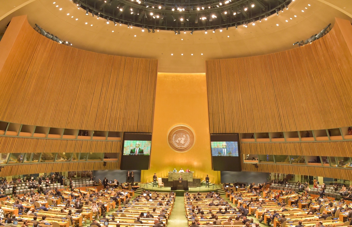 އެމެރިކާ، ނިއުޔޯކު: ސެޕްޓެމްބަރު 24، 2019: އދ.ގެ އާއްމު މަޖިލީހުގެ 74 ވަނަ ޖަލްސާގައި ރައީސް އިބްރާހިމް މުހައްމަދު ސޯލިހު ތަގުރީރު ކުރައްވަނީ.-- ފޮޓޯ: ރައީސް އޮފީސް