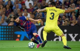 Barcelona's Argentine forward Lionel Messi (L) vies with Villarreal's Spanish defender Raul Albiol and Villarreal's Spanish defender Pau Torres during the Spanish league football match between FC Barcelona and Villarreal CF at the Camp Nou stadium in Barcelona, on September 24, 2019. (Photo by LLUIS GENE / AFP)