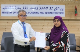 Planning Ministry awards harbour development projects of N.Miladhoo and L.Maavah to MTCC. PHOTO/PLANNING MINISTRY