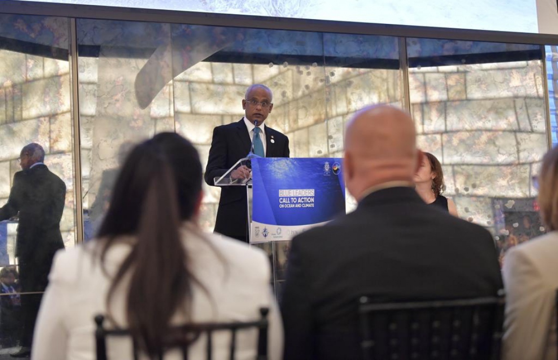 އެމެރިކާ، ނިއުޔޯކު: ސެޕްޓެމްބަރު 26، 2019: 'ބްލޫ ލީޑާސް ކޯލް ފޯ އެކްޝަން އޮން އޯޝަން ކުލައިމެޓް' އިވެންޓުގައި ރައީސް އިބްރާހިމް މުހައްމަދު ސޯލިހު ވާހަކަ ދައްކަވަނީ.-- ފޮޓޯ: ރައީސް އޮފީސް