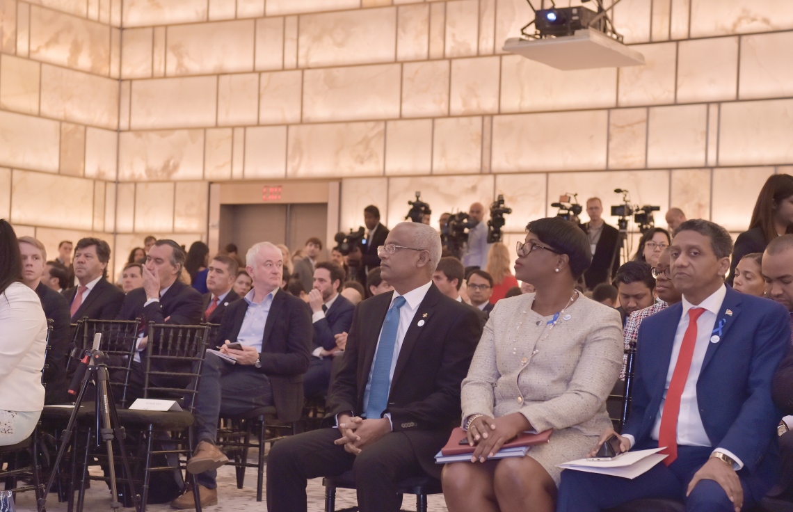 އެމެރިކާ، ނިއުޔޯކު: ސެޕްޓެމްބަރު 26، 2019: 'ބްލޫ ލީޑާސް ކޯލް ފޯ އެކްޝަން އޮން އޯޝަން ކުލައިމެޓް' އިވެންޓުގައި ރައީސް އިބްރާހިމް މުހައްމަދު ސޯލިހު ބައިވެރިވެ ވަޑައިގަންނަވަނީ.-- ފޮޓޯ: ރައީސް އޮފީސް