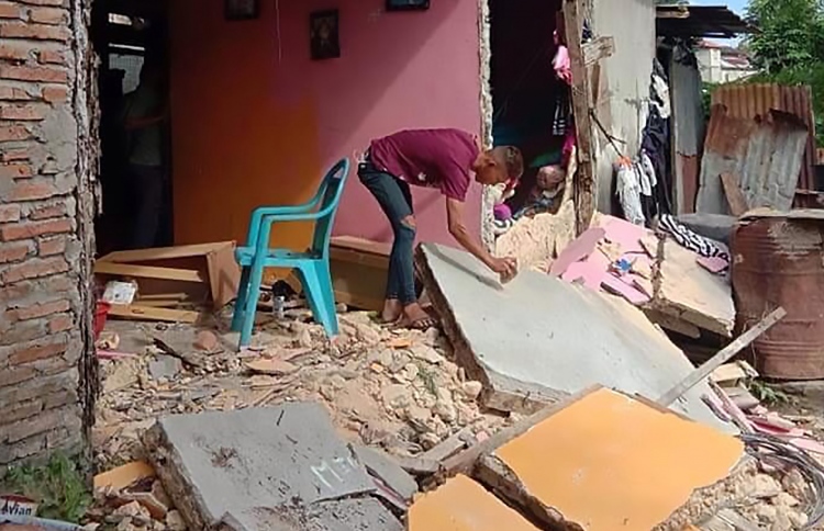 އިންޑޮނީޝިއާ އަށް ބާރުގަދަ ބިންހެލުމެއް އަތުވެއްޖެ