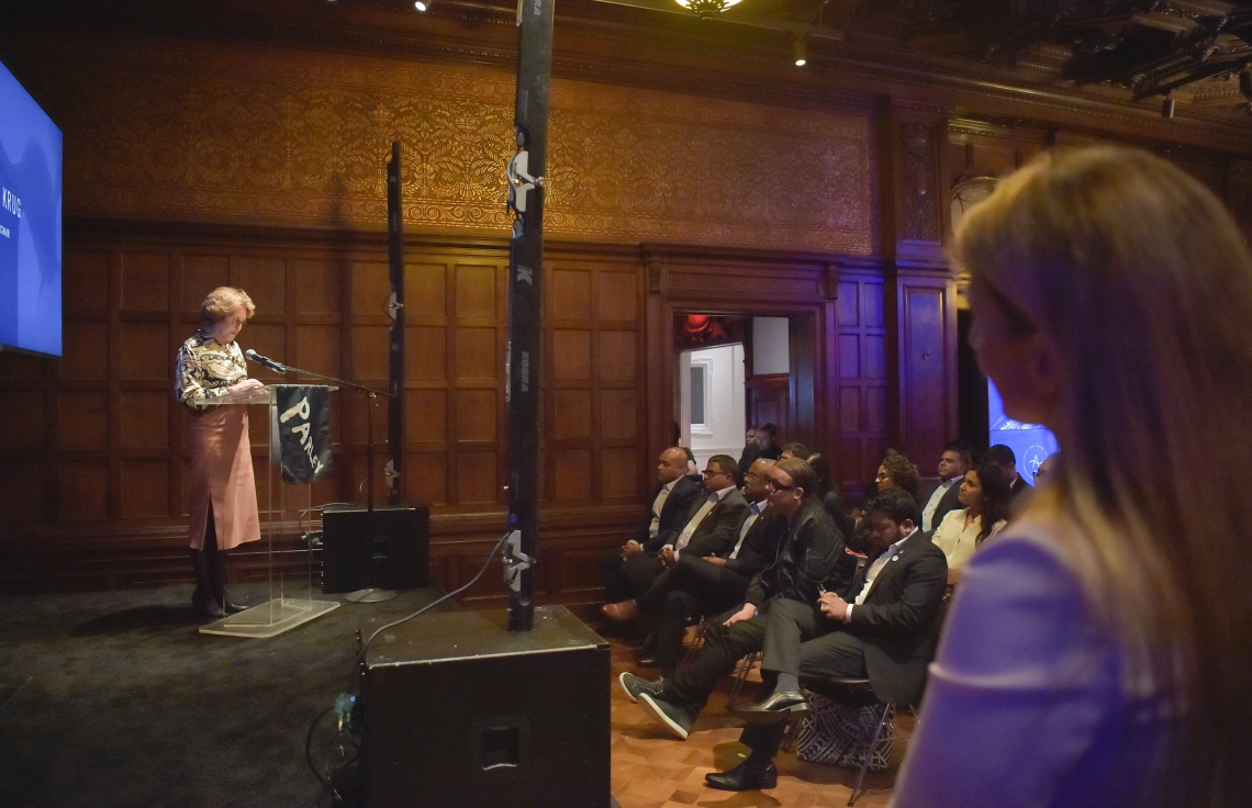 އެމެރިކާ، ނިއުޔޯކު: ސެޕްޓެމްބަރު 25، 2019: އ.ދ.ގެ ޢާންމު މަޖިލީހުގެ ބައްދަލުވުމެއްގެ ގޮތުގައި ކުރިއަށްދިޔަ ދެމެހެއްޓެނިވި ތަރައްގީގެ އަމާޒުތަކާބެހޭ ވިޔަފާރި ފޯރަމުގައި ދުނިޔޭގެ އެންމެ ފުރަތަމަ "ޕާލޭ ފިއުޗާ އައިލެންޑް ނޭޝަން" އަކީ ދިވެހިރާއްޖެ ކަމުގައި އިޢުލާނު ކުރުން.-- ފޮޓޯ: ރައީސް އޮފީސް