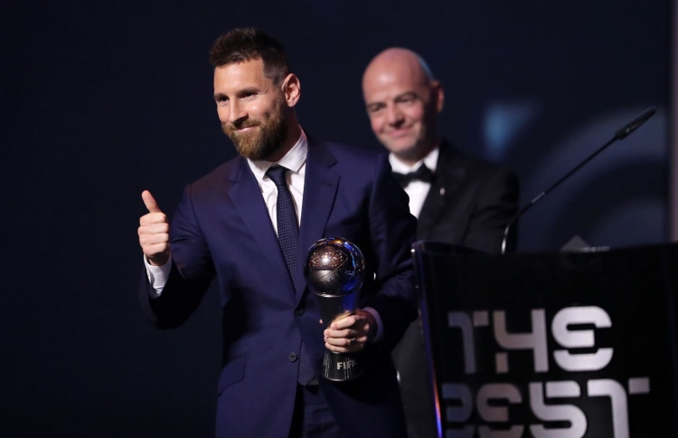 އެވޯޑް ދިނުމުގައި މަކަރެއް ނޯންނާނެ: ފީފާ