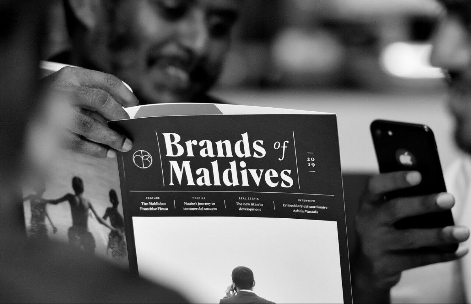 ބްރޭންޑްސް އޮފް މޯލްޑިވްސް ނެރުމުގެ ހަފުލާގައި އޭގެ ފުރަތަމަ އަދަދު މީހަކު ބަލަނީ -- ފޮޓޯ: ހުސެއިން ވަހީދު/ މިހާރު